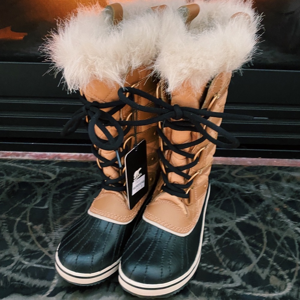Brand new Sorels - Picture 2 of 5